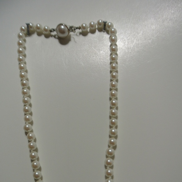 Carolee Pearls - Picture 3 of 4